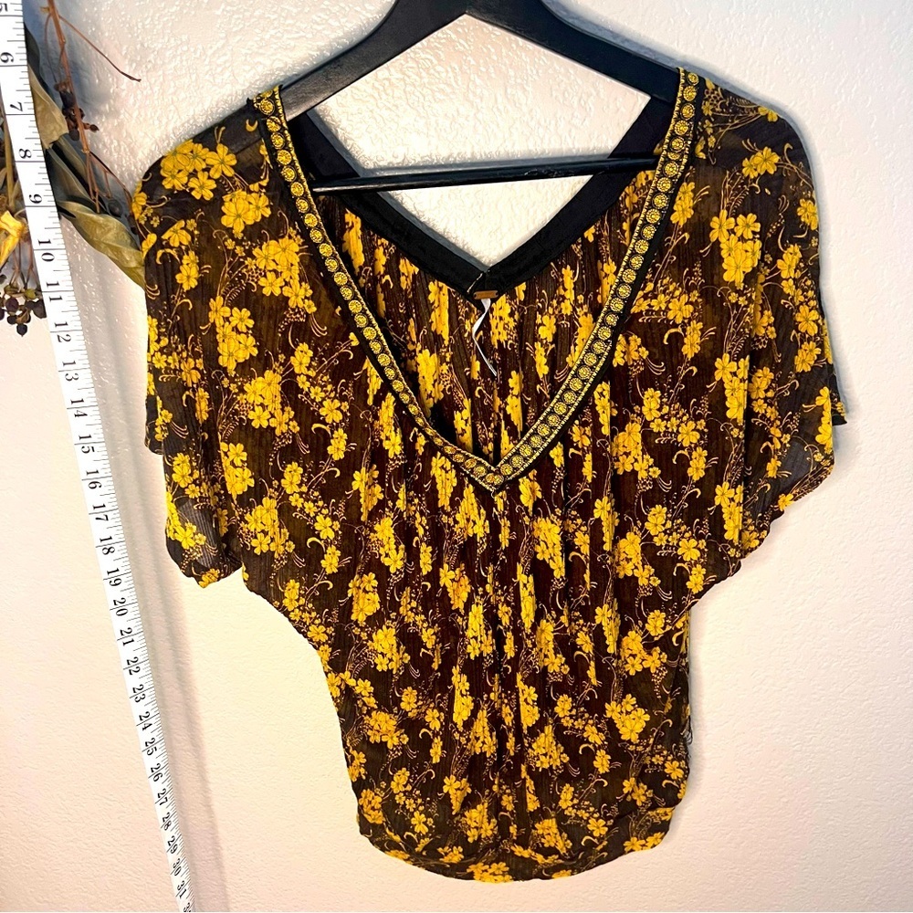 Free People| gold/black thin blouse, batwing sleeve, medium, fair used condition